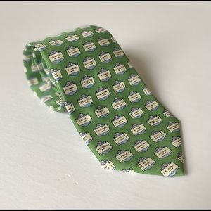Vineyard Vines Martha’s Vineyard Tie island towns signs Silk Necktie LIKE NEW